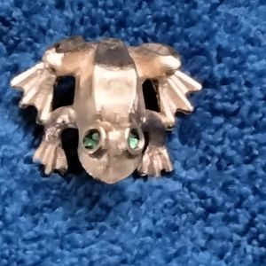 VTG. AVON BRUSHED GOLD TONE & GREEN RHINESTONE FROG pin
